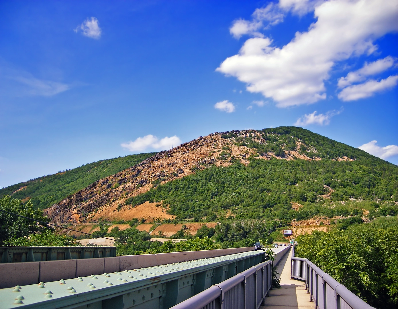An image depicting the trail Blue Mountain Loop and its surrounding area.
