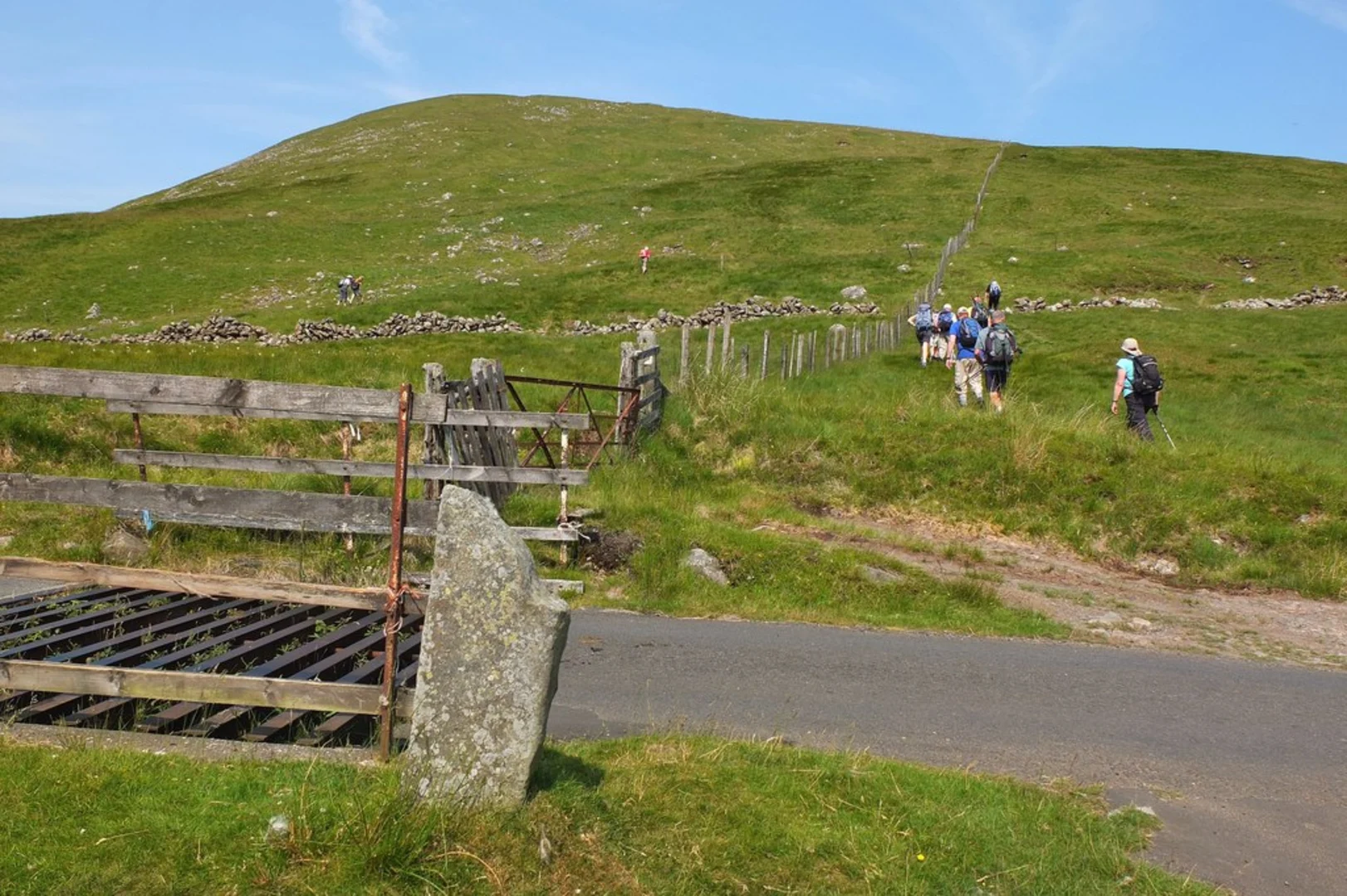 An image depicting the trail Broad Law from the Megget Stone and its surrounding area.