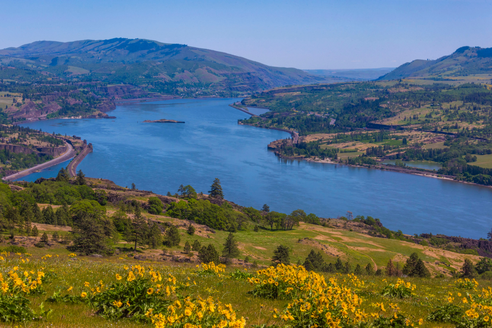 An image depicting the trail Raptor Trail and its surrounding area.