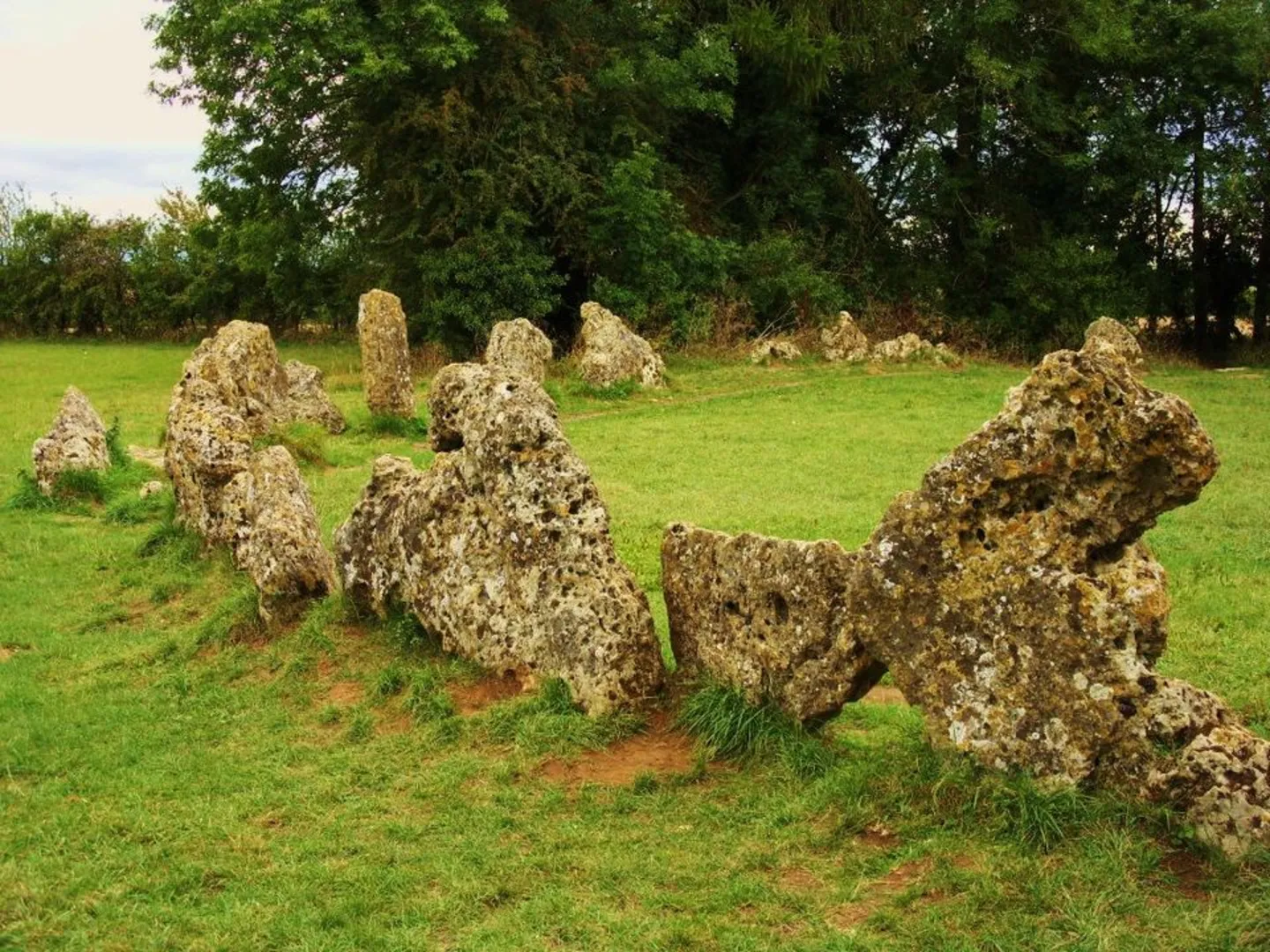 An image depicting the trail Chipping Norton and King's Men Stone Circle Loop and its surrounding area.