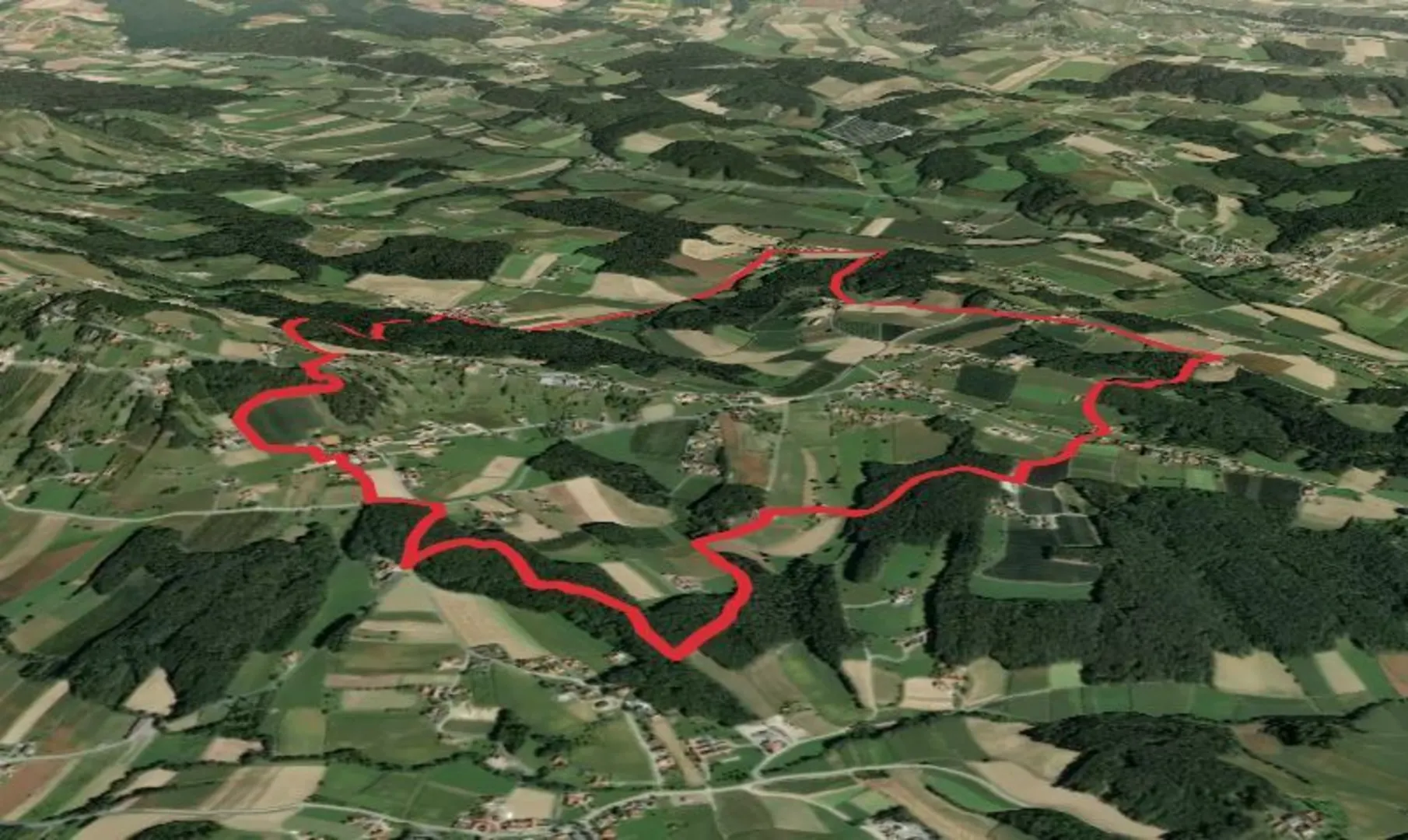 An image depicting the trail Hoamat Path Hofkirchen and its surrounding area.