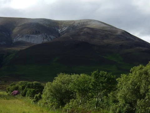 An image depicting the trail Nephin Mountain from Boggey and its surrounding area.