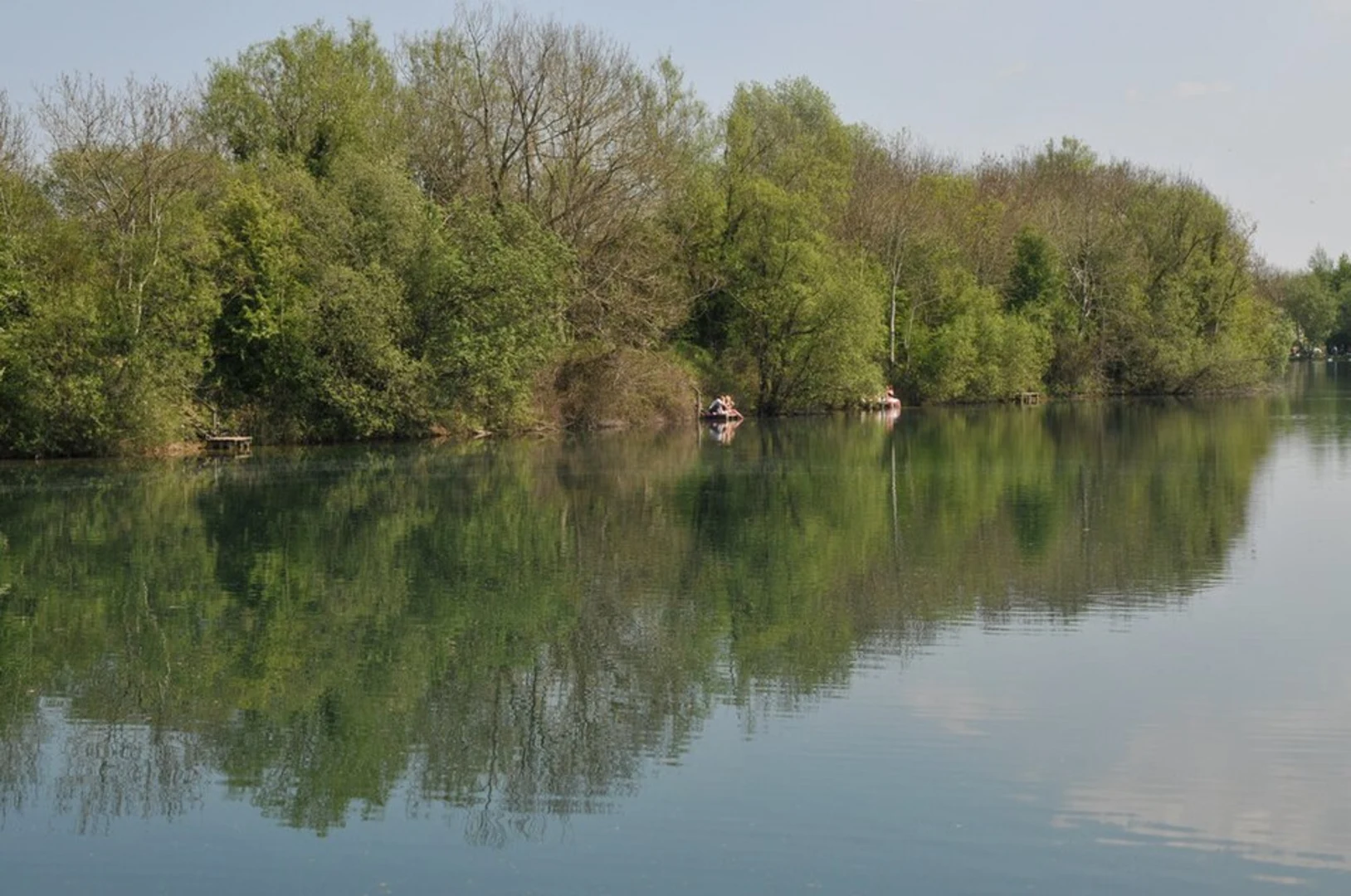 An image depicting the trail Neigh Bridge Country Park and River Thames or Isis Loop and its surrounding area.
