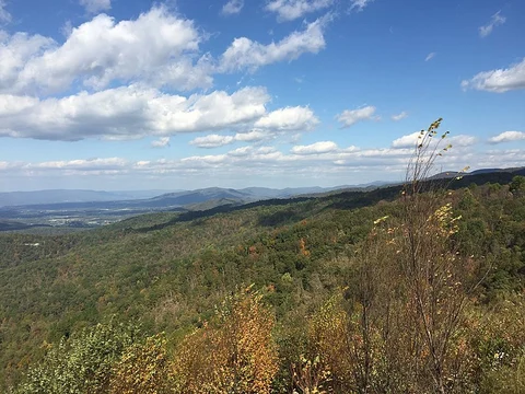 An image depicting the trail Hightop Hut via Smith Roach Gap Road Trail and its surrounding area.