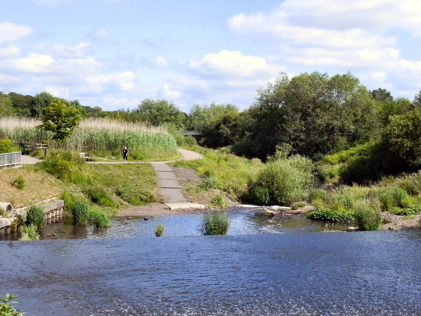 An image depicting the trail Derwent Valley Walk and its surrounding area.