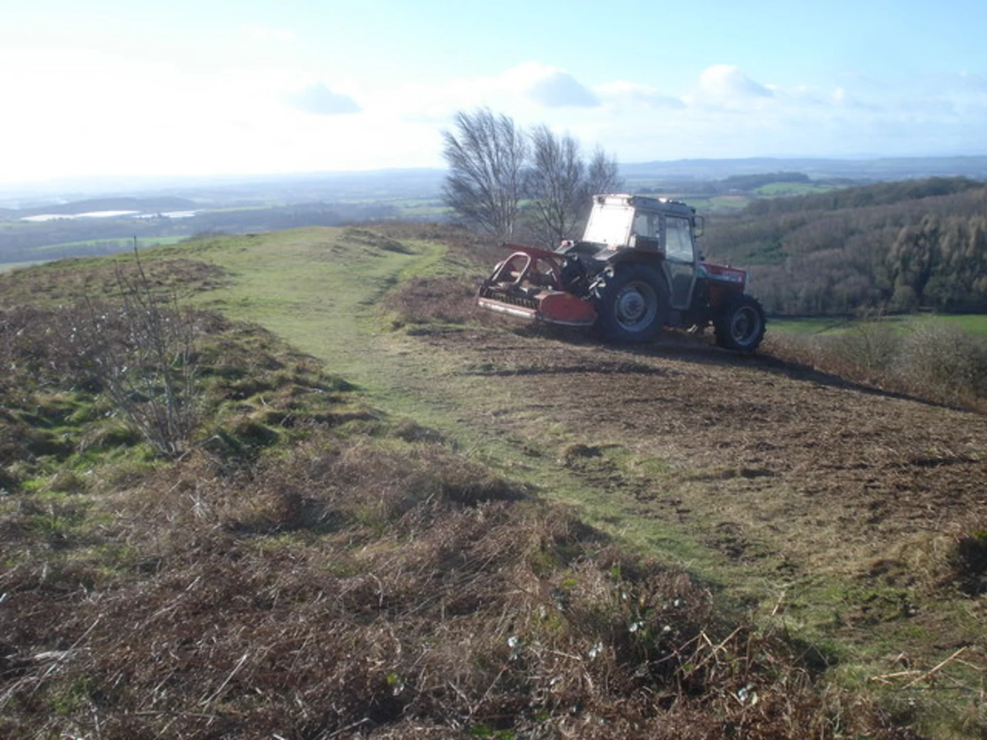 An image depicting the trail Chase End Hill, Ragged Stone Hill and Midsummer Hill Loop and its surrounding area.