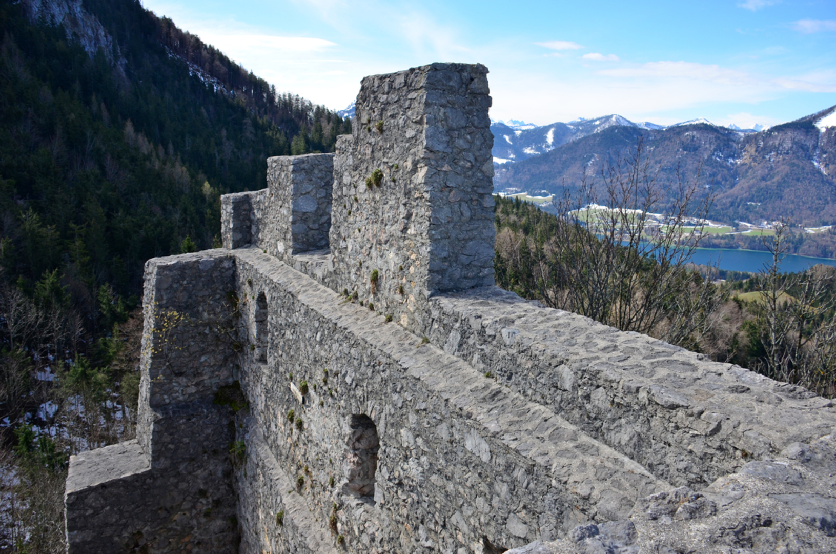 An image depicting the trail Wartenfels Ruins Hike and its surrounding area.