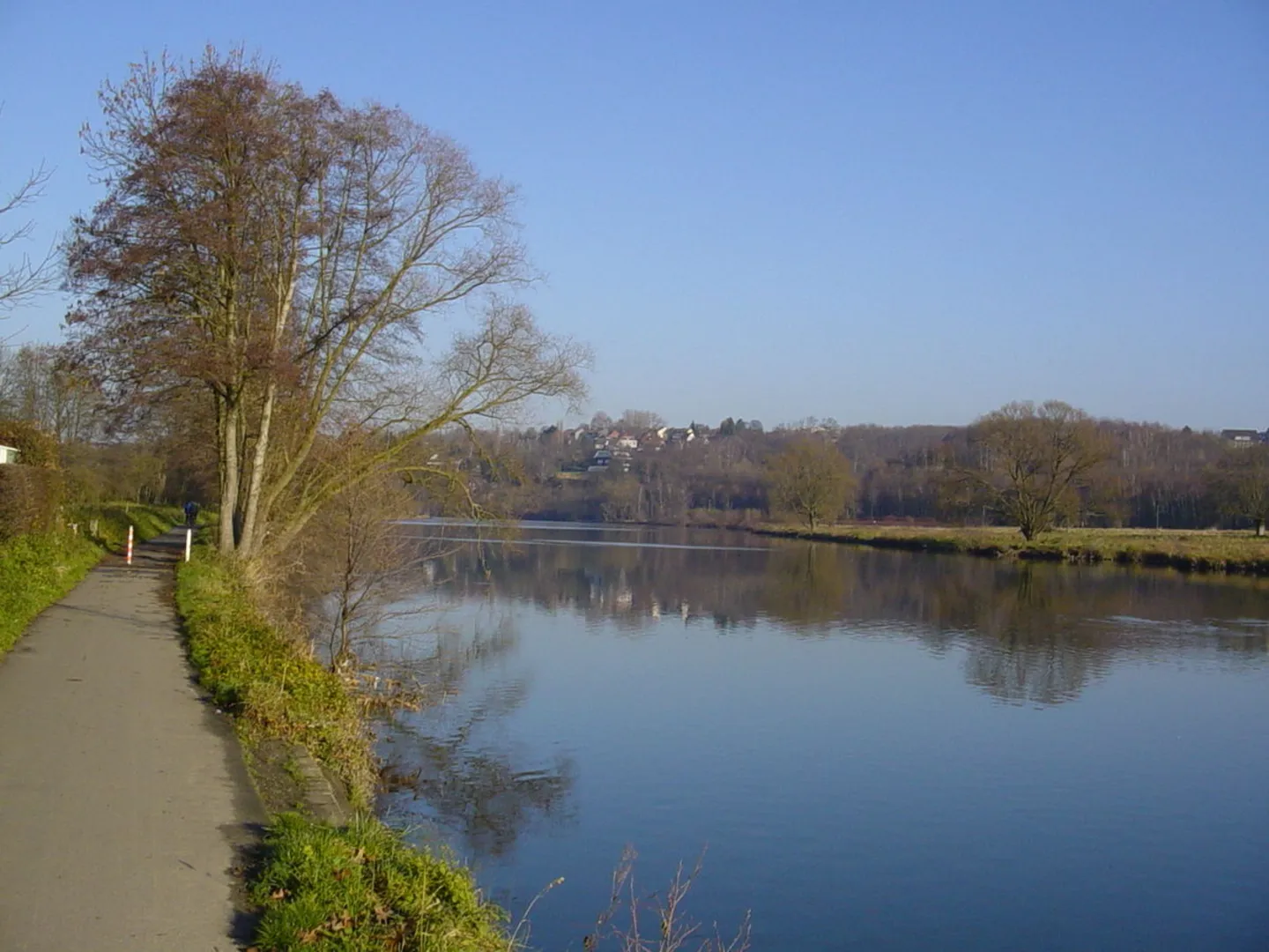 An image depicting the trail Isenberg and River Ruhr Walk via Henrichshutte and its surrounding area.