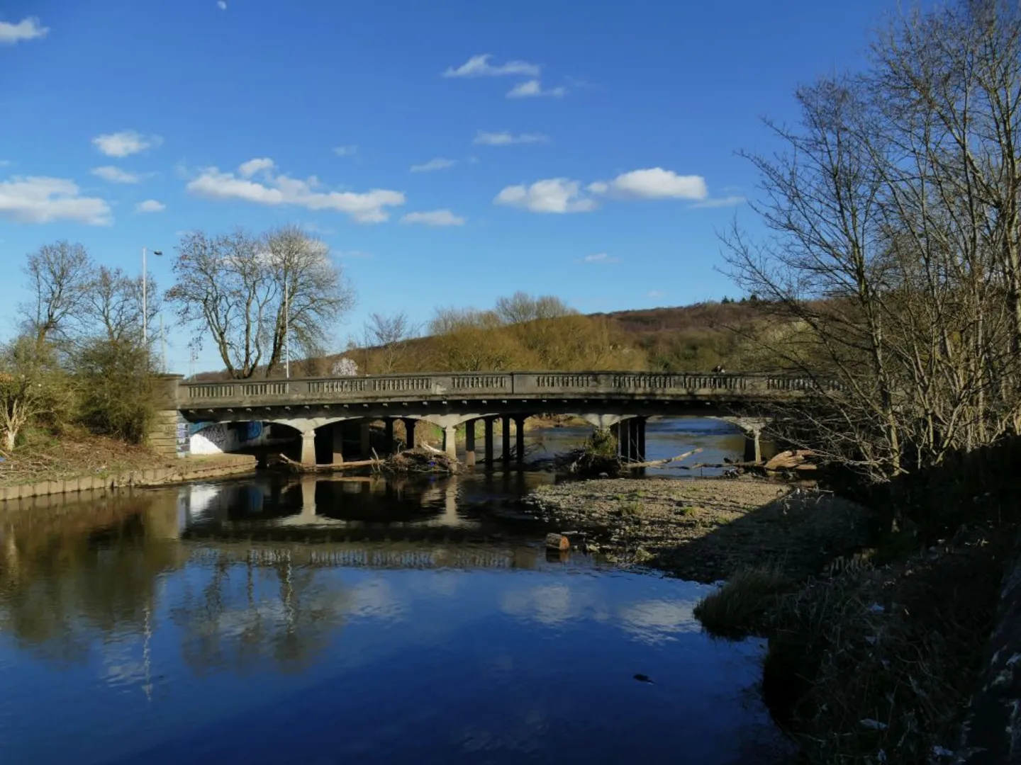 An image depicting the trail Aire Valley Towpath and Leeds and Liverpool Canal and its surrounding area.