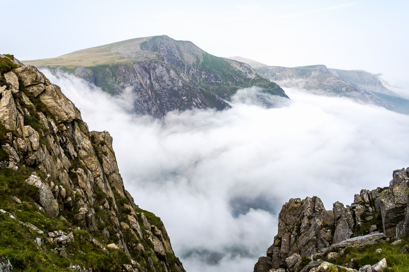 An image depicting the trail Y Garn from Ogwen Cottage - Route A and its surrounding area.