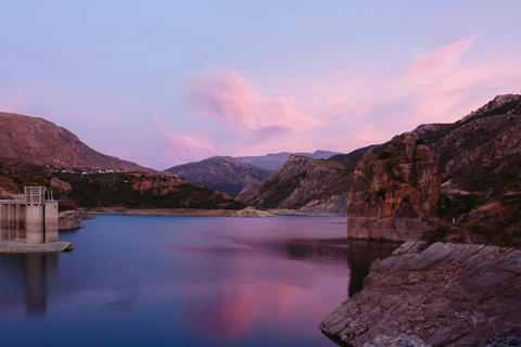 An image depicting the trail Centro de Visitantes El Dornajo - Güejar Sierra and its surrounding area.