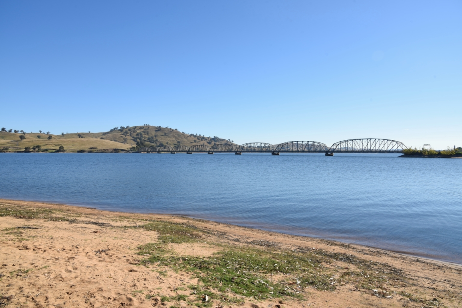 An image depicting the trail Bellbridge Foreshore Walk and its surrounding area.