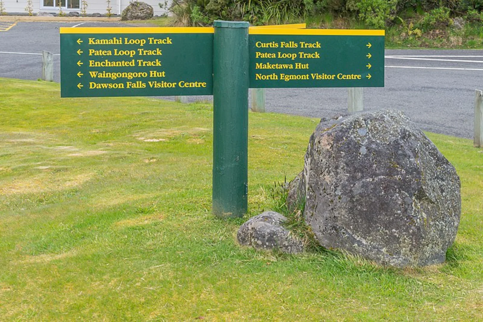 An image depicting the trail Waingongoro Hut from Stratford Plateau Carparks and its surrounding area.