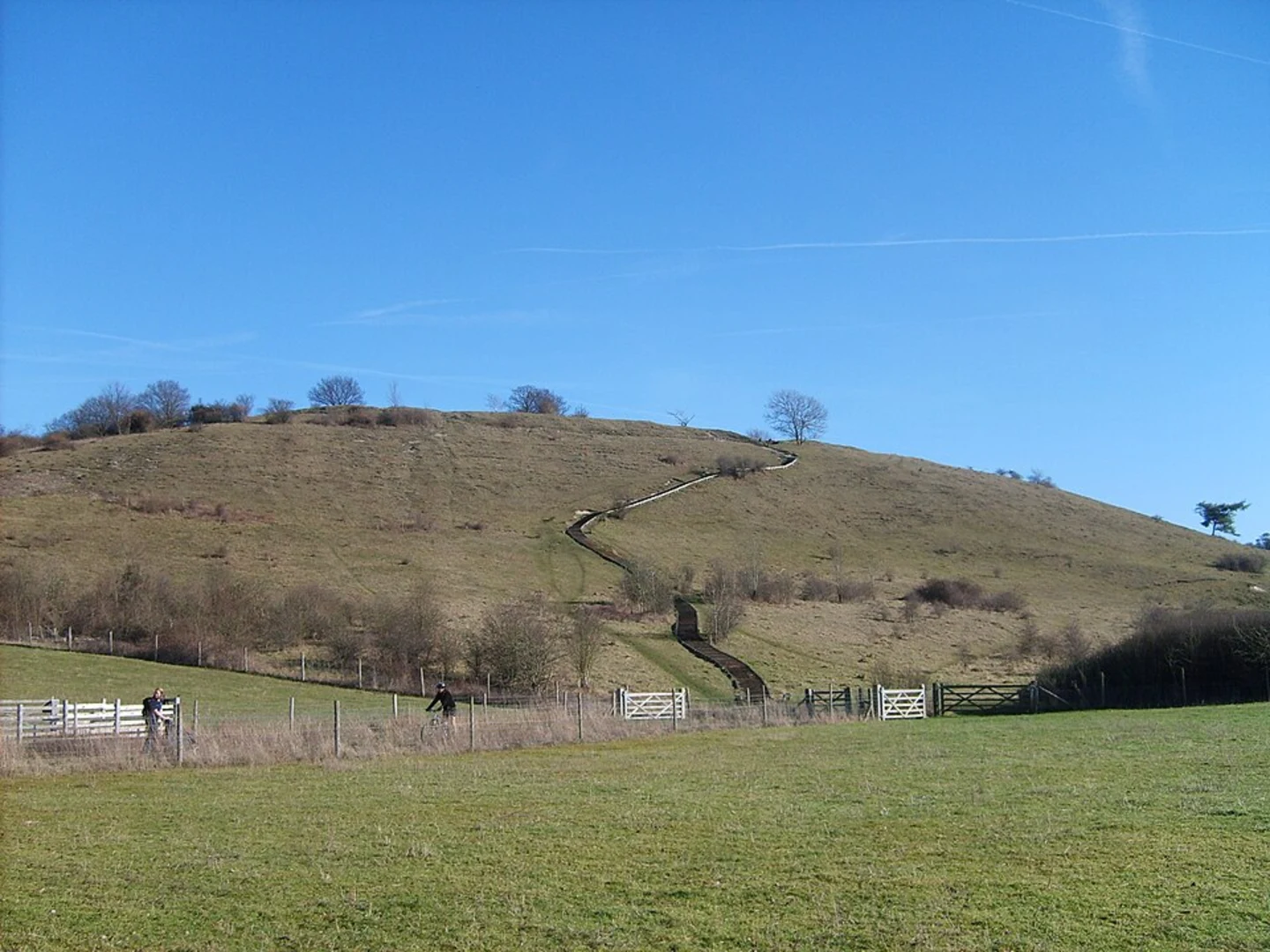 An image depicting the trail St James's Way and Saint Catherine's Hill Loop and its surrounding area.