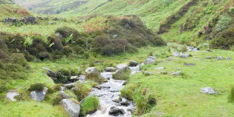 An image depicting the trail Grindsbrook and Edale Head from Edale and its surrounding area.