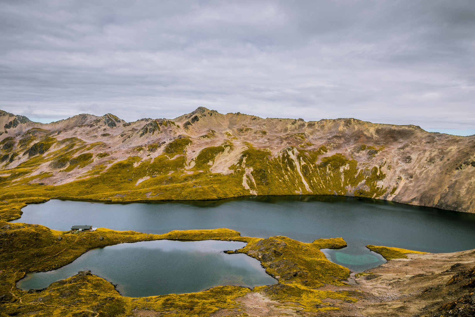 An image depicting the trail Robert's Ridge Route to Lake Angeuls and its surrounding area.