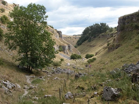 An image depicting the trail Lathkill Dale Western Walk from Monyash and its surrounding area.