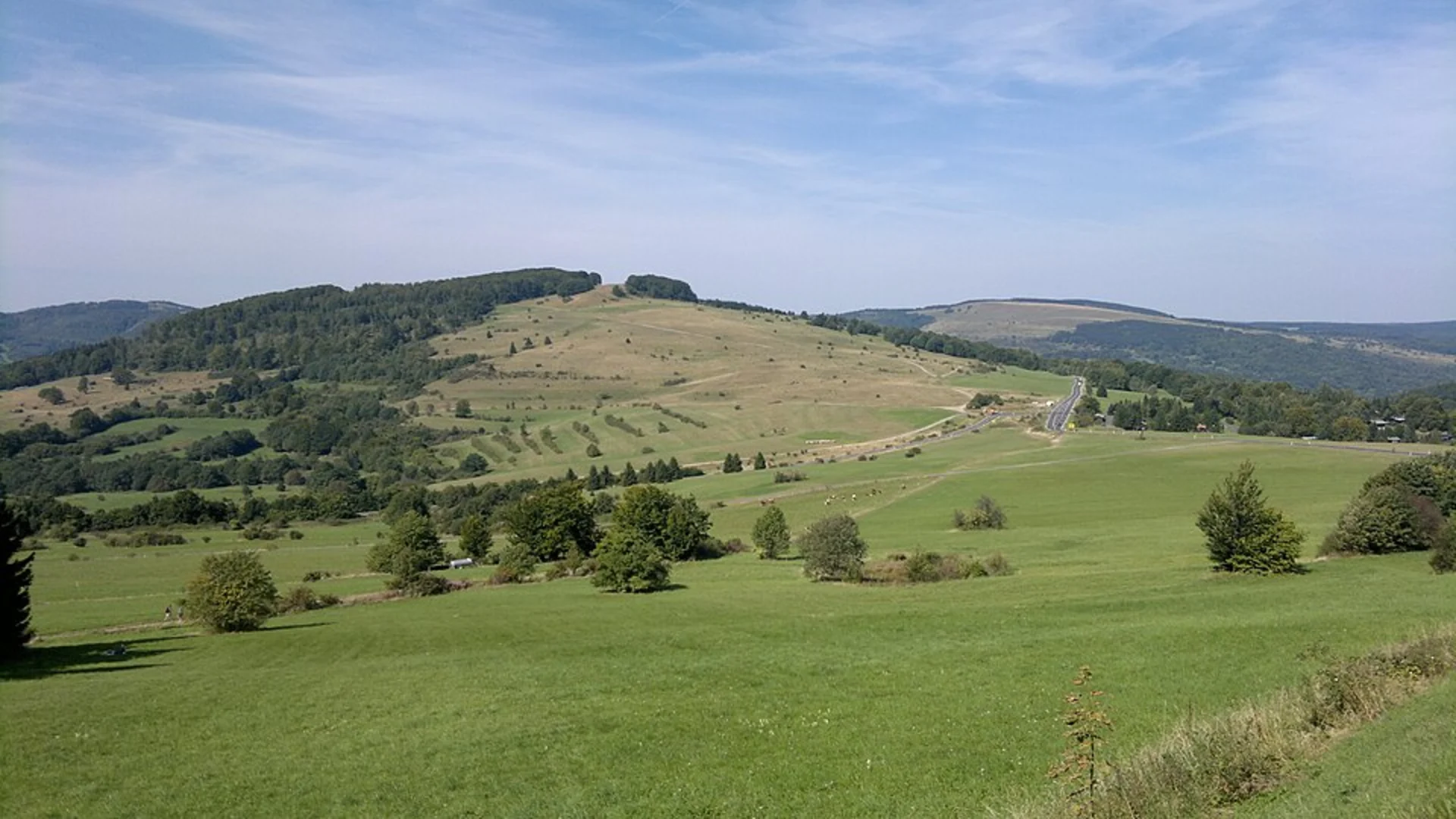 An image depicting the trail Kreuzberg and Bischofsheim in der Rhön Loop via Hochrhöner and its surrounding area.