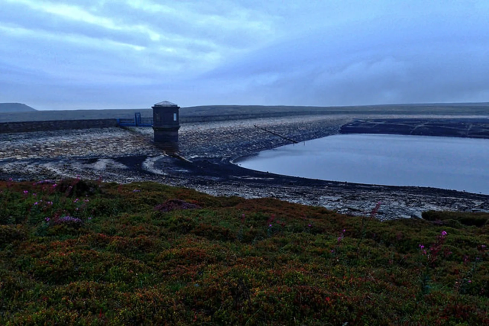 An image depicting the trail Dove Stone and Chew Reservoir Walk and its surrounding area.