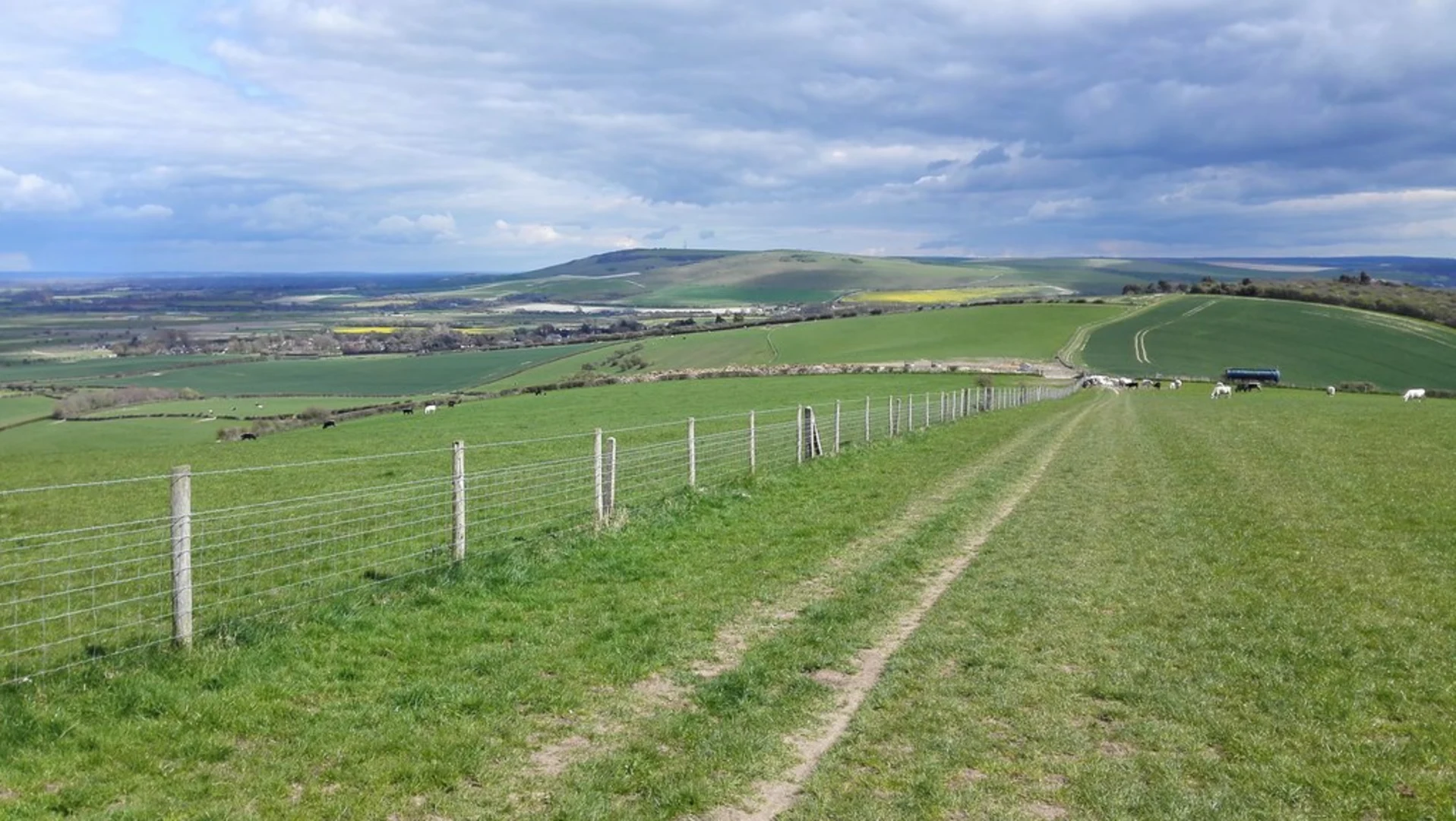 An image depicting the trail Lewes to Southease Loop via River Ouse and its surrounding area.