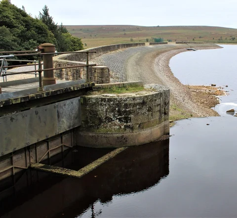 An image depicting the trail Ringinglow Western Loop via Stanedge Pole and Redmires Reservoirs and its surrounding area.