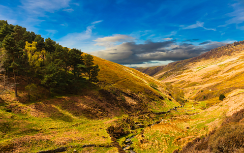 An image depicting the trail Jacob's Ladder to Kinder Scout and its surrounding area.
