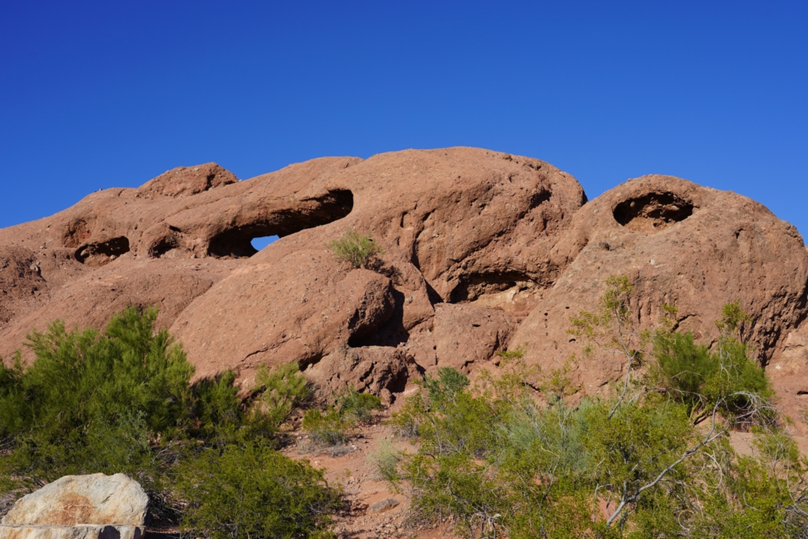 An image depicting the trail Hole in the Rock and its surrounding area.