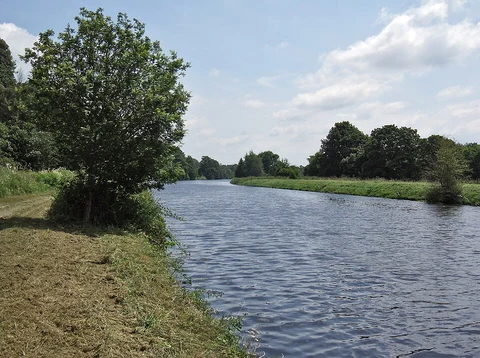 An image depicting the trail Vale Royal Locks and Valeroyal Cut Loop and its surrounding area.