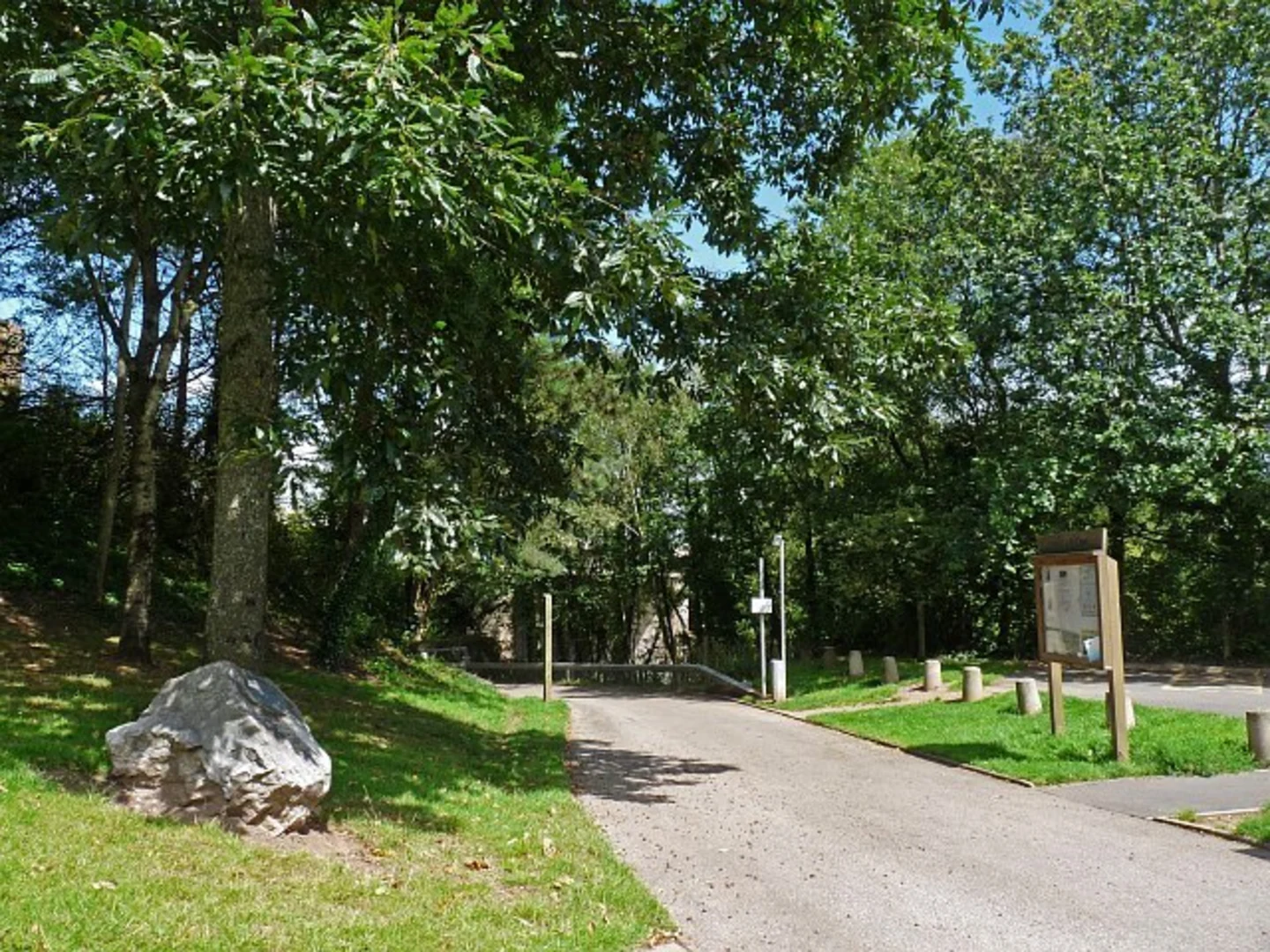 An image depicting the trail Cefn Onn Park Walk and its surrounding area.