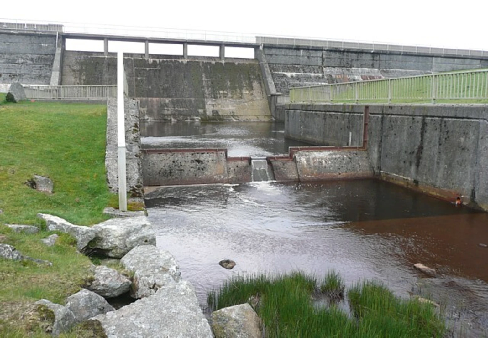 An image depicting the trail Crowdy Reservoir Walk and its surrounding area.