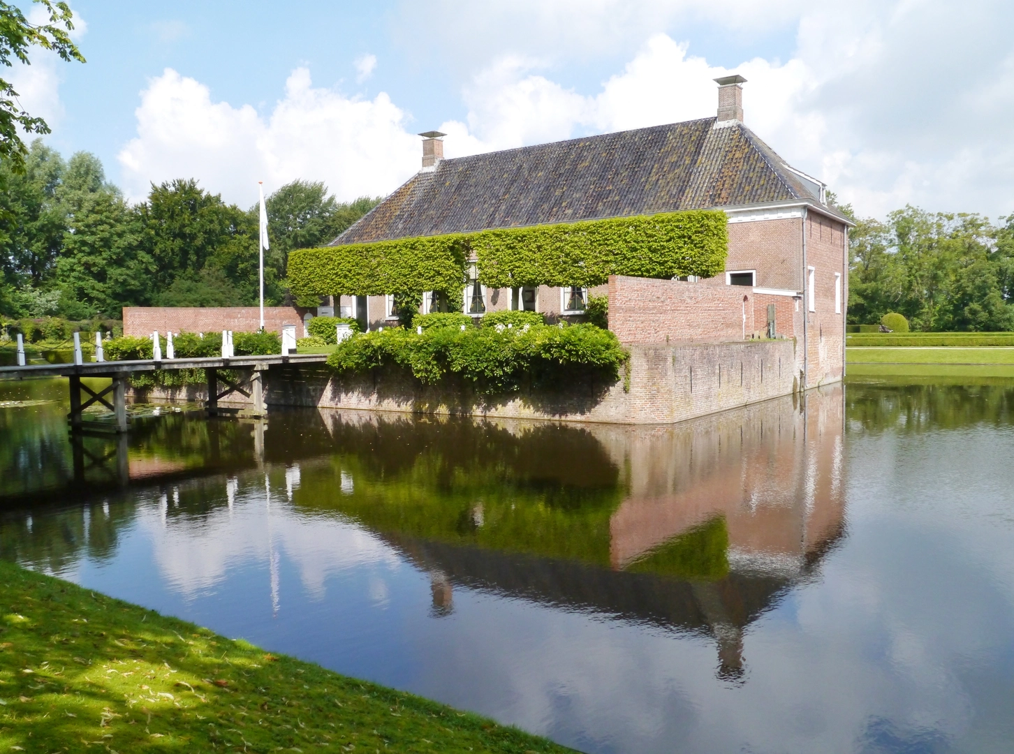 An image depicting the trail Van Starkenborgpad and Wehesterzandpad Loop and its surrounding area.