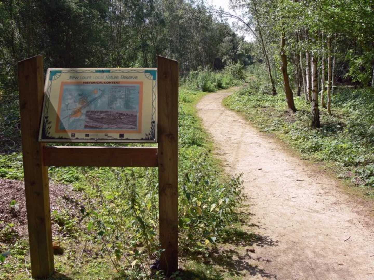 An image depicting the trail New Lount Nature Reserve Loop and its surrounding area.