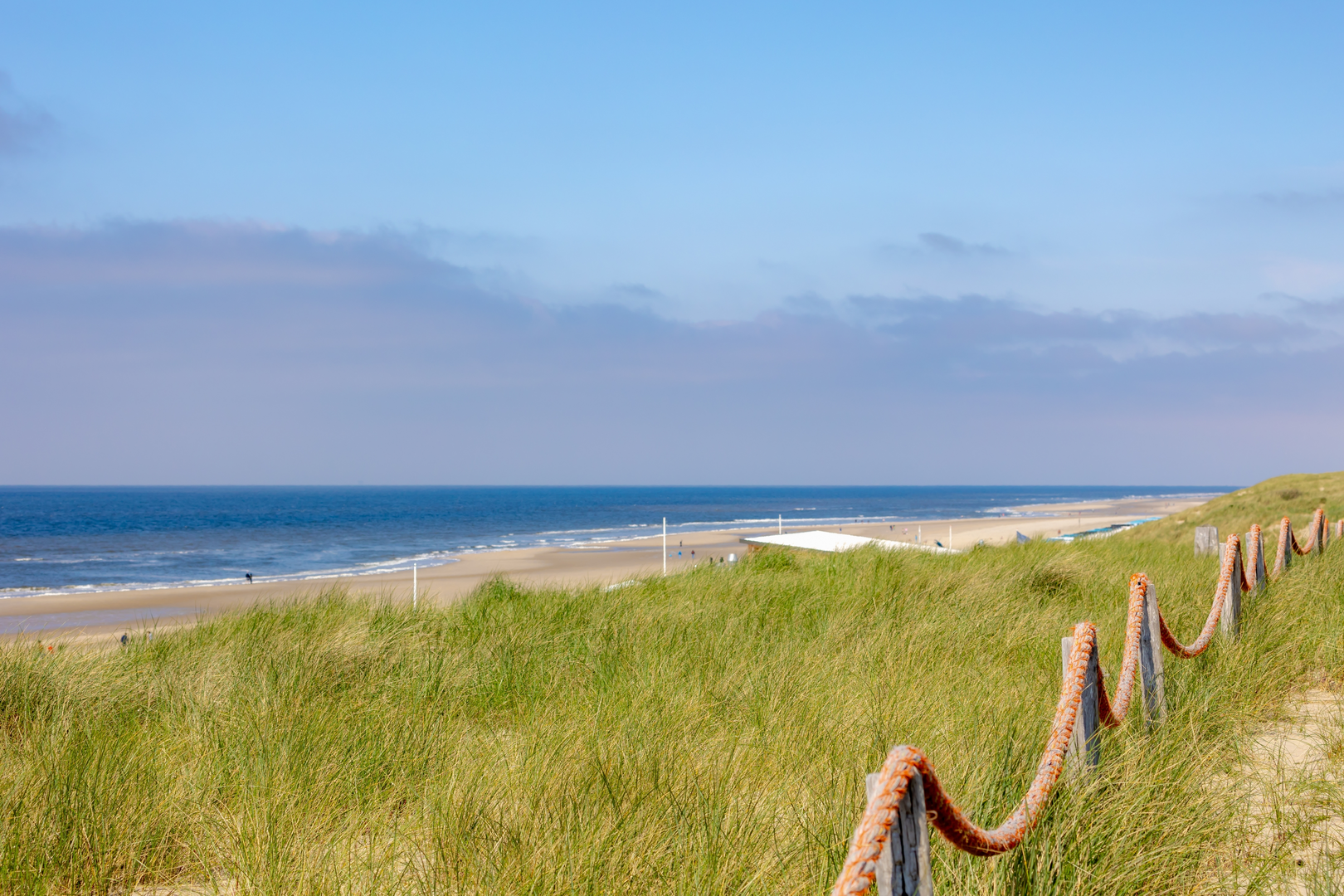 An image depicting the trail t Horntje to De Koog via De Dennen and its surrounding area.