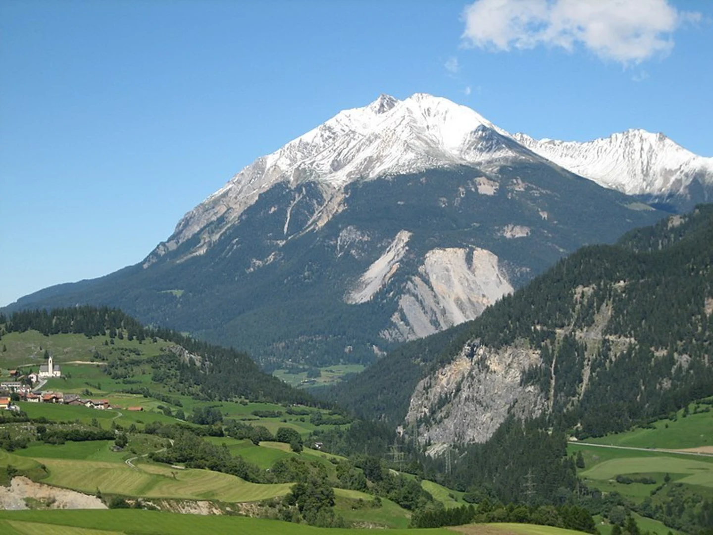 An image depicting the trail Guarda to Ardez via Furcletta Pass and its surrounding area.