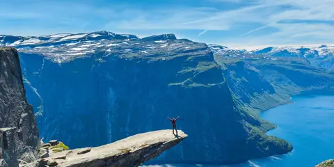 An image depicting the trail Trolltunga and its surrounding area.