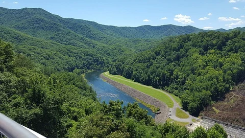 An image depicting the trail Bee Cove via Lewellyn Cove Trail and its surrounding area.
