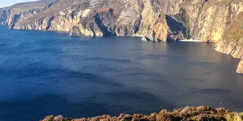 An image depicting the trail Slieve League Ridge Walk and its surrounding area.