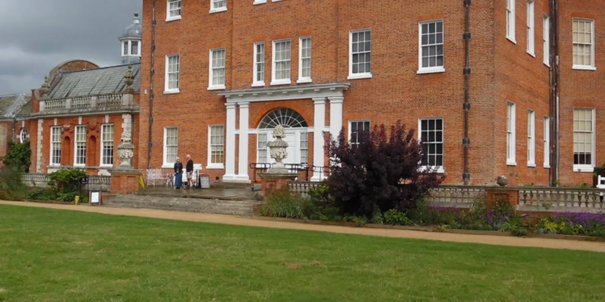 An image depicting the trail Hatchlands Park Walk and its surrounding area.