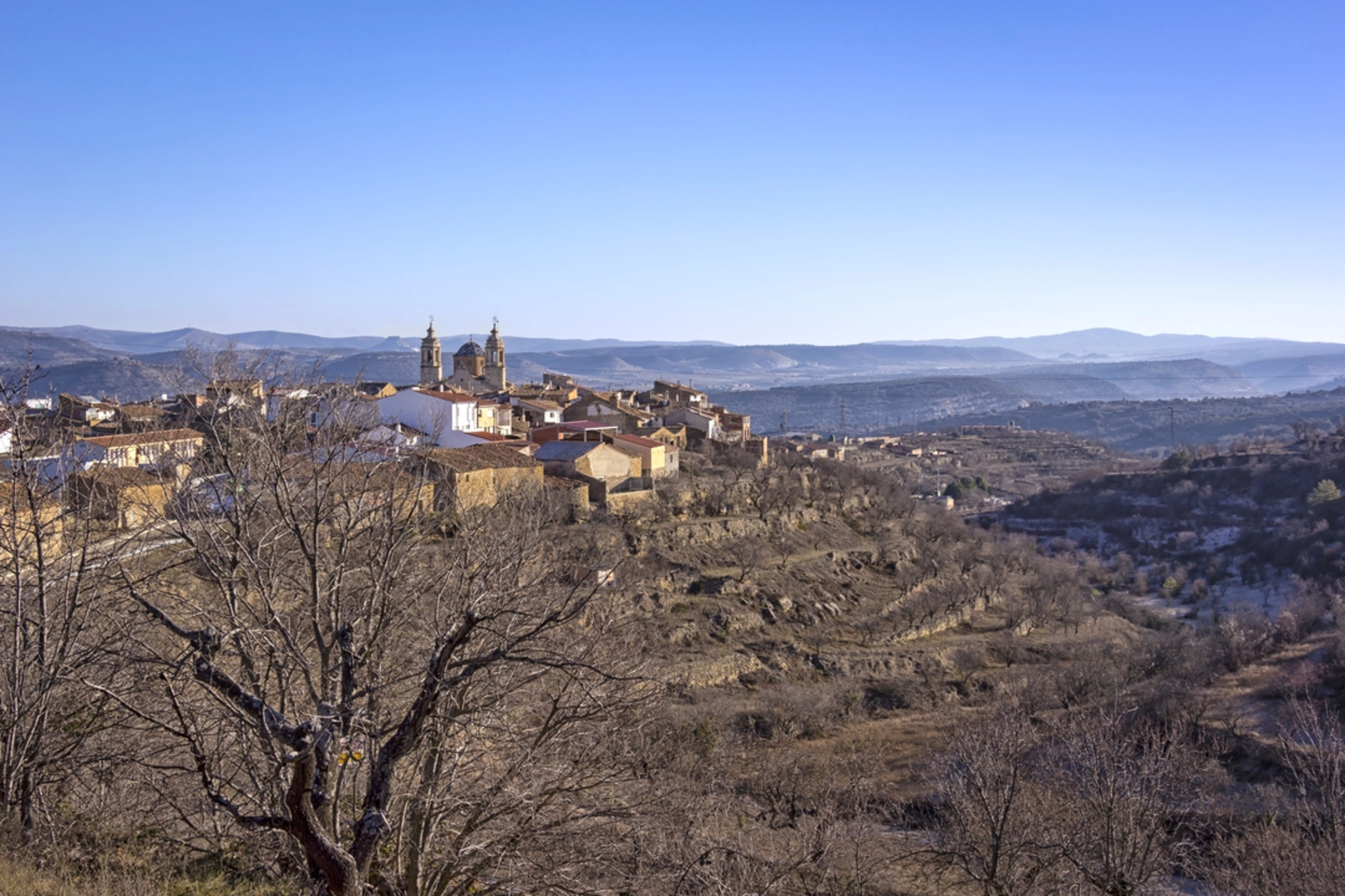 An image depicting the trail Cinctorres - Els Bassis SL CV 033 and its surrounding area.