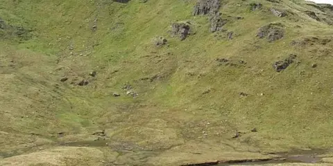 An image depicting the trail Meall Glas and Sgiath Chuil Loop from Auchlyne and its surrounding area.