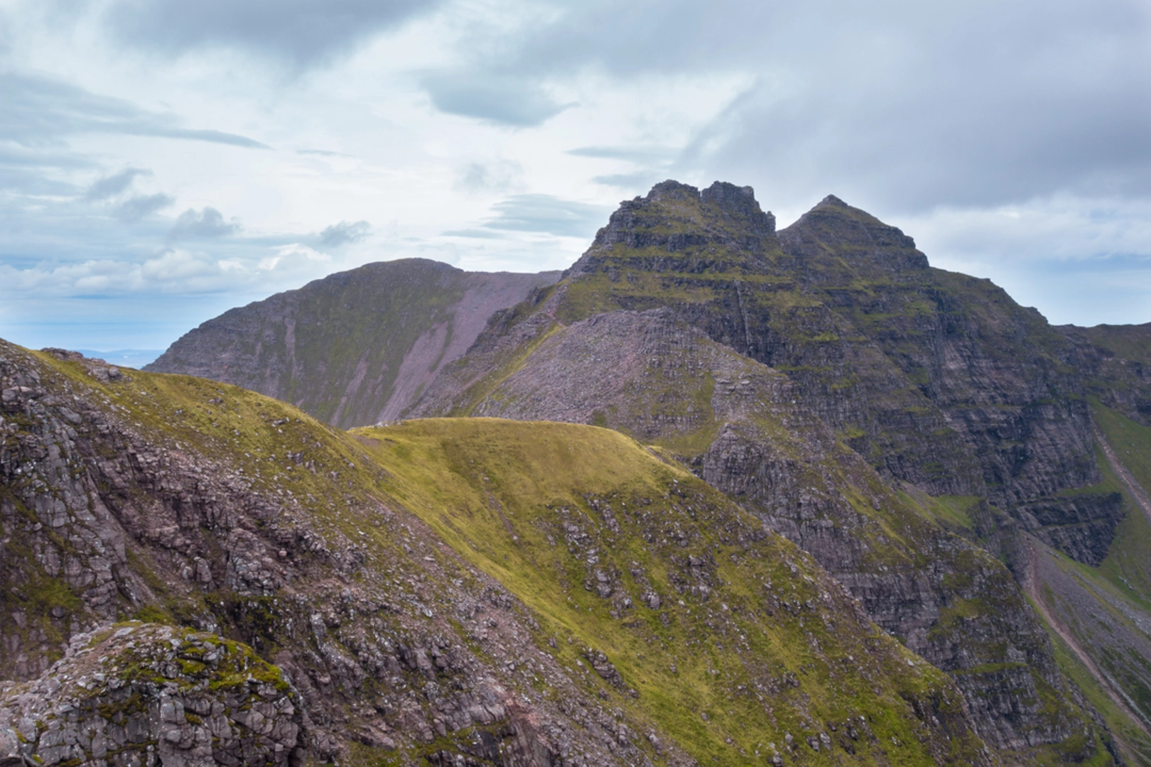 An image depicting the trail Bidein a' Ghlas Thuill - An Teallach and its surrounding area.