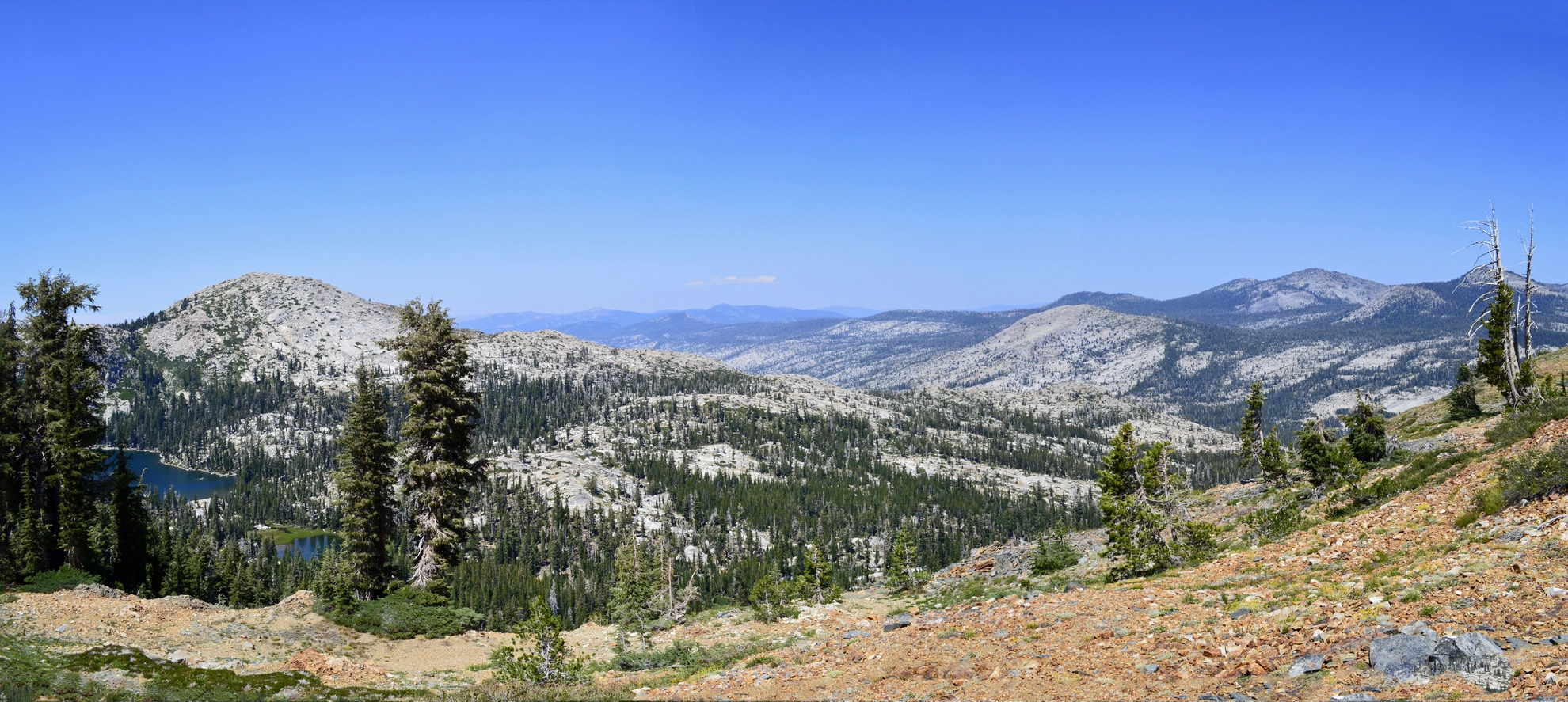 An image depicting the trail Rockbound Pass, Rubicon Trail, 4-Q Lakes, Lake Schmidell Loop via Beauty Lake and its surrounding area.