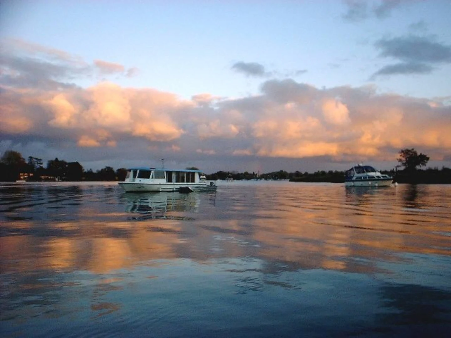 An image depicting the trail Oulton Broad and Carlton Marshes Loop and its surrounding area.