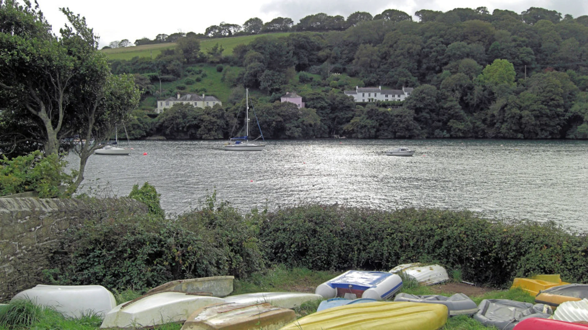 An image depicting the trail Mylor Bridge to Restronguet Passage Walk and its surrounding area.