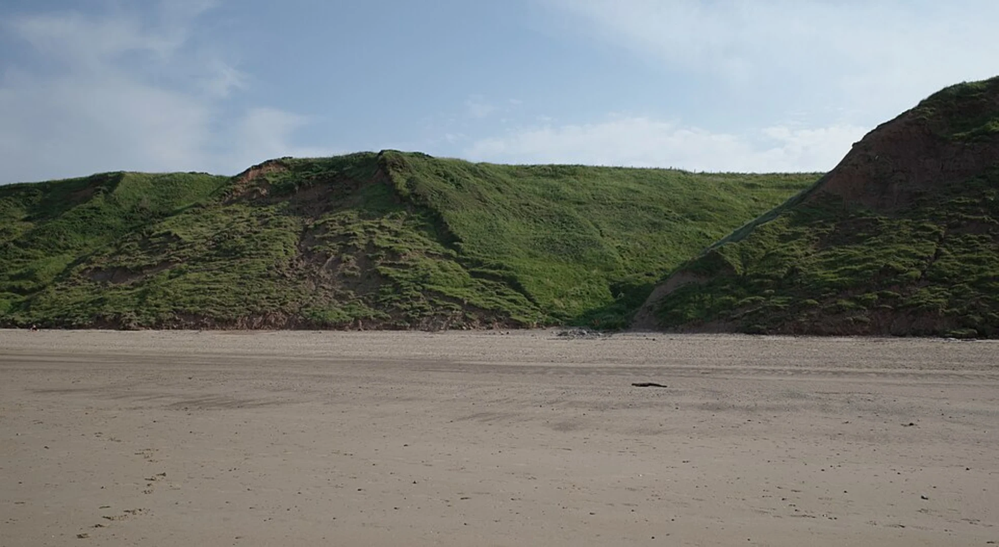 An image depicting the trail Saltburn Beach Cliffs Loop and its surrounding area.