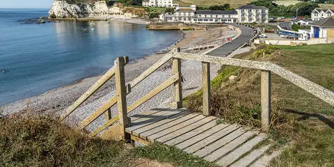 An image depicting the trail Isle of Wight Coastal Path and its surrounding area.