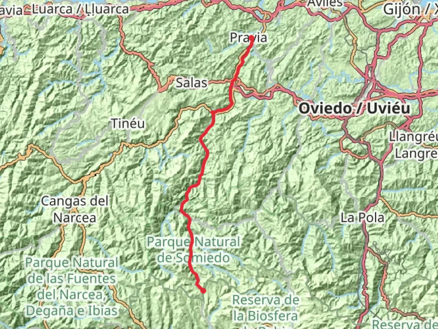 An image depicting the trail GR 205 Ruta de la Escrita o de los Vaqueiros de alzada - Puerto de Somiedo - Pravia and its surrounding area.