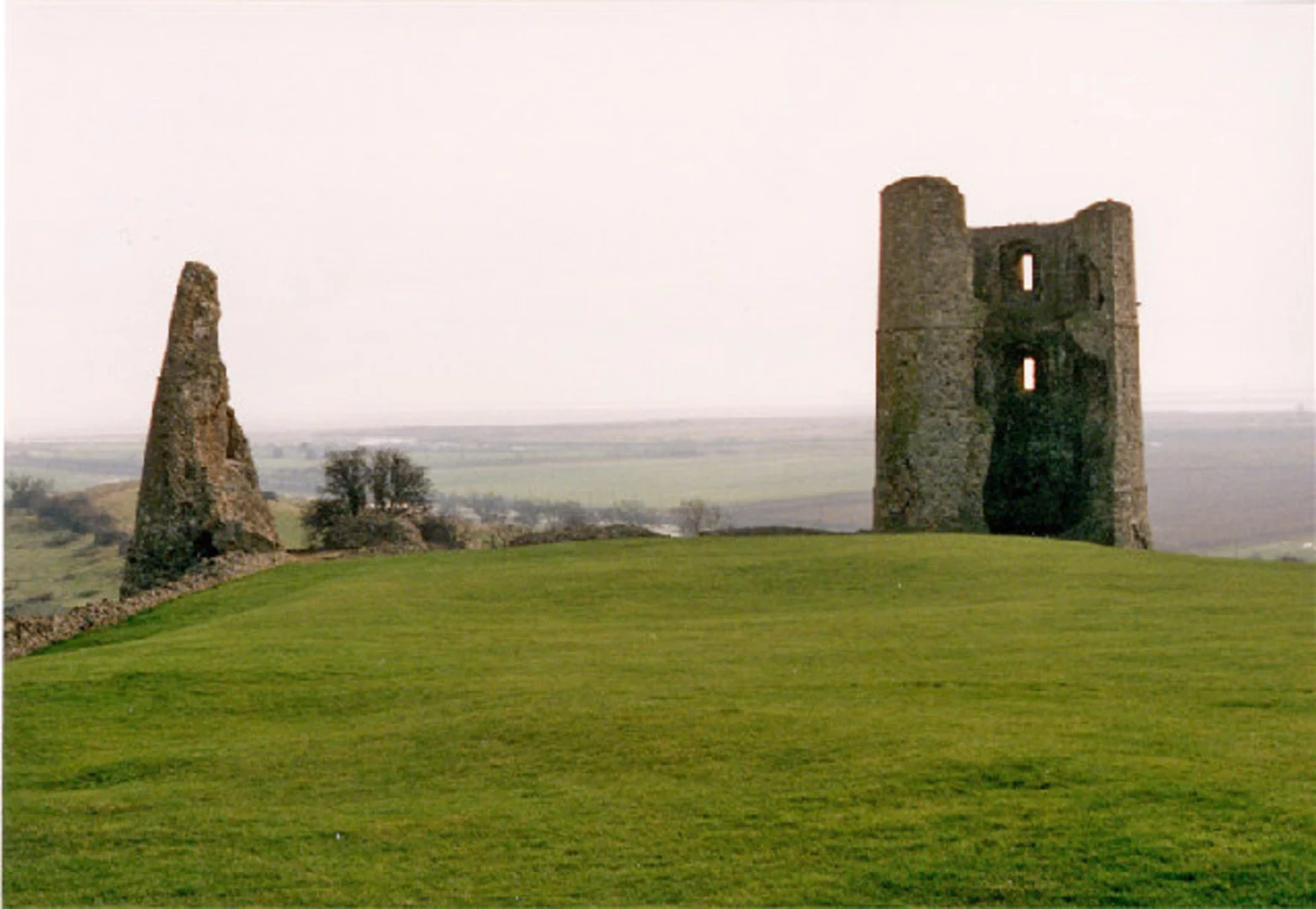 An image depicting the trail Hadleigh Castle Walk and its surrounding area.