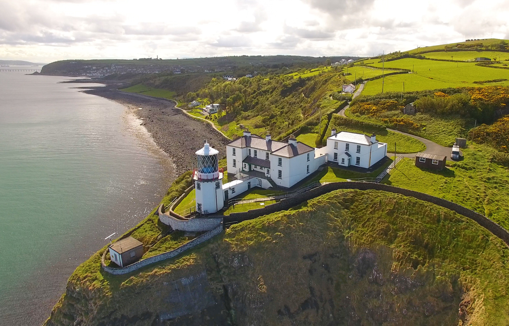 An image depicting the trail Blackhead Path and its surrounding area.