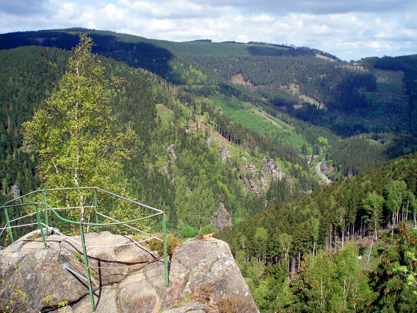 An image depicting the trail Treppenstein, Huthberg, Mausefalle and Romkerhaller Wasserfall Loop and its surrounding area.